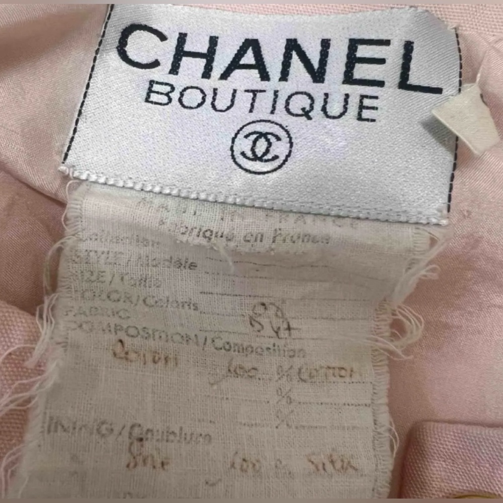 Chanel CC buttons in gold. - Picture 5 of 7